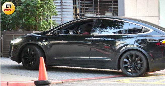 接到欧弟的重要家人后，一行人又直接返回住宅。（图／本刊摄影组）