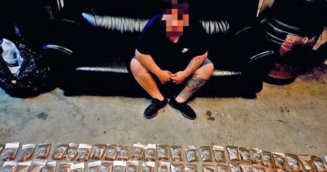 竹联帮龙堂成员杨男是桃园有名药头，专门贩售毒品给帮内兄弟，且以添加K他命、卡西酮等彩虹菸为大宗。（图／警方提供）