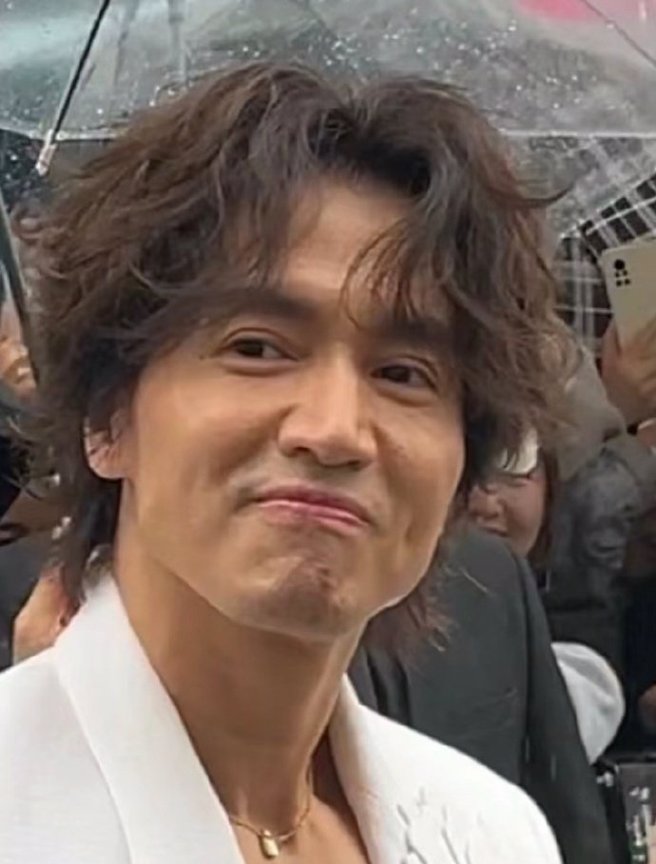 言承旭的無P照曝光，整體而言被誇保養得宜。（圖／微博）