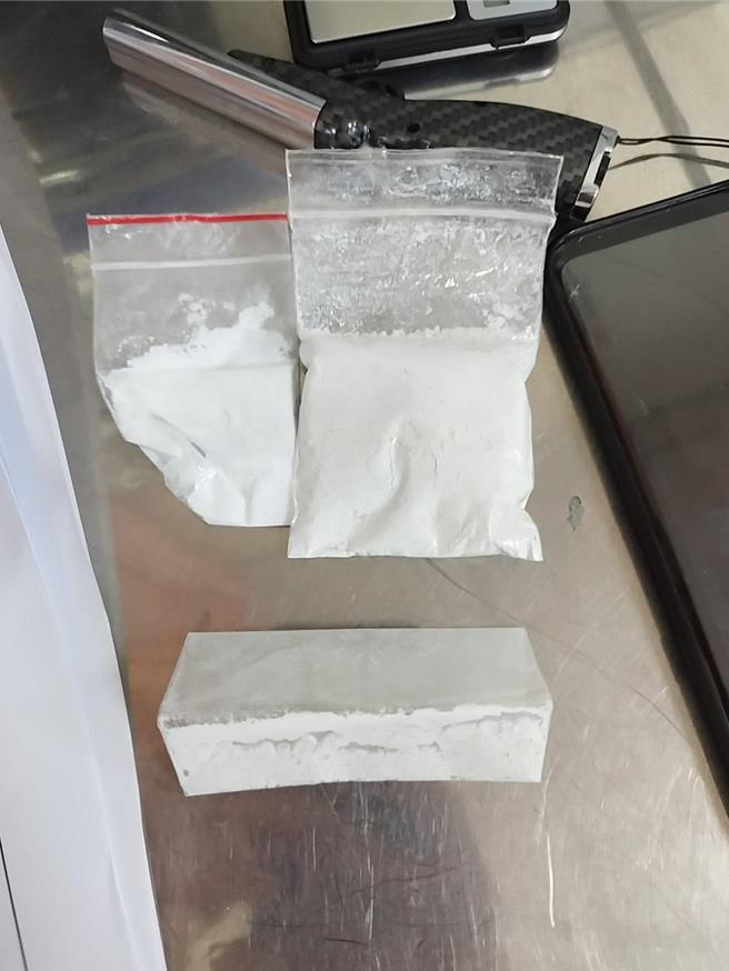 警方在陳男身上查獲1級毒品海洛因3包。（三重警分局提供／張鎧乙新北傳真）