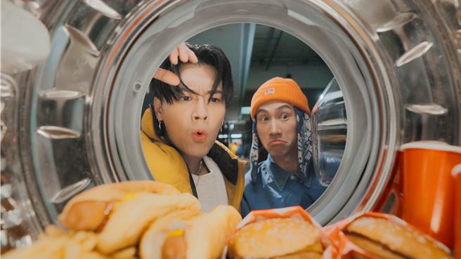 高爾宣推出〈襪子不洗〉MV。(龍大謝音樂提供)