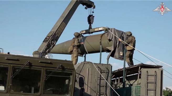 俄罗斯南部军区在总参谋部的指挥下开始第一阶段非战略核力量演习。（路透社）