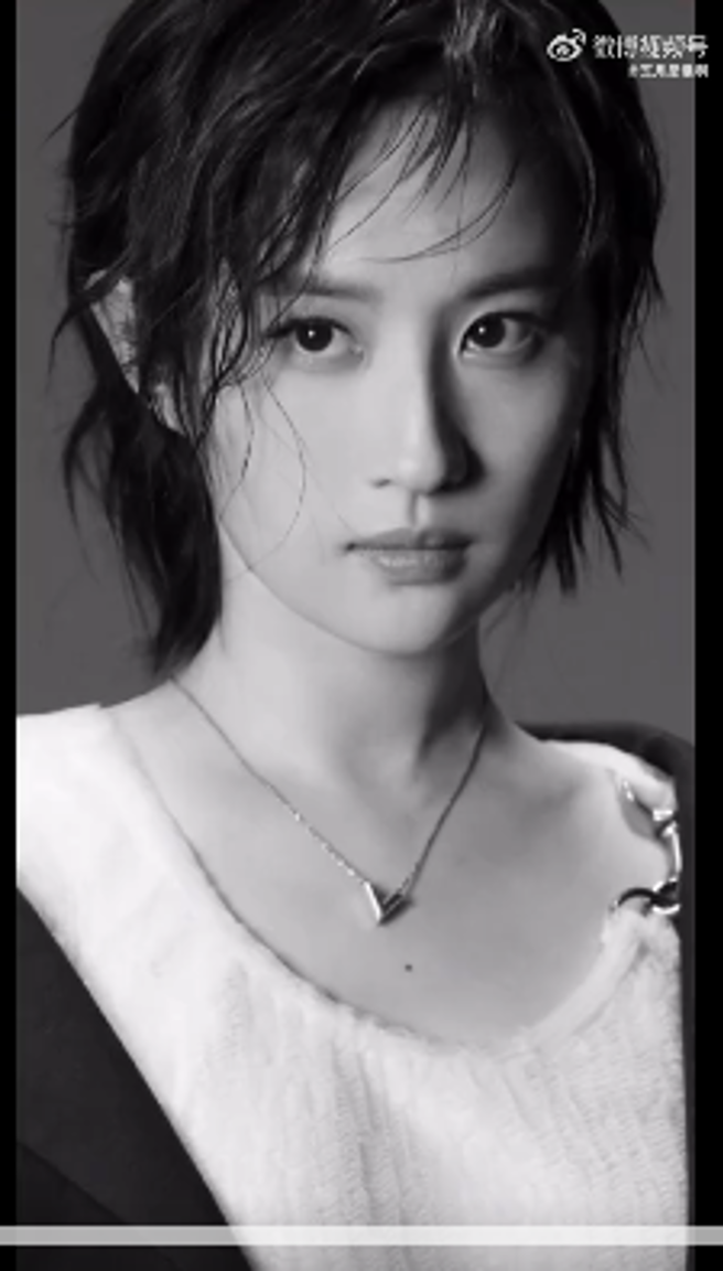 刘亦菲日系狼尾短髮造型相当帅气。（图／翻摄自微博）
