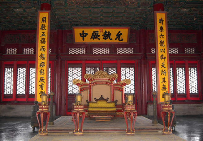 晋元帝司马睿登基时，竟邀请大臣王导和他一起同坐龙椅，在王导百般推辞下才作罢。（示意图：Shutterstock／达志）