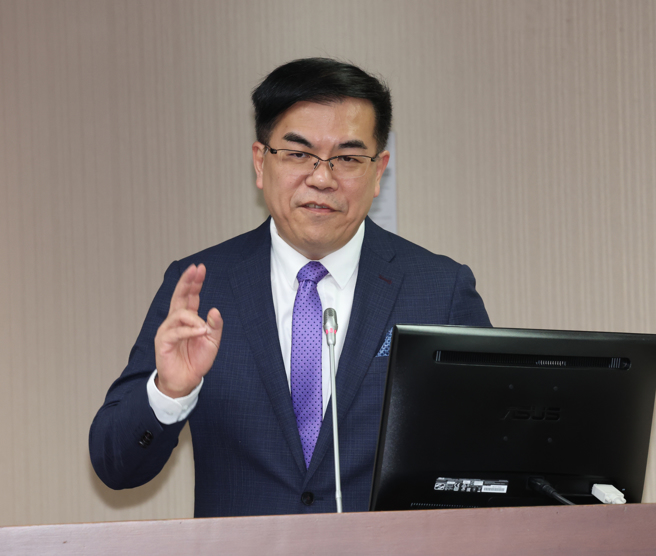 立法院社會福利及衛生環境委員會22日邀請環境部長彭啟明（圖）列席報告業務概況並備質詢。（劉宗龍攝）