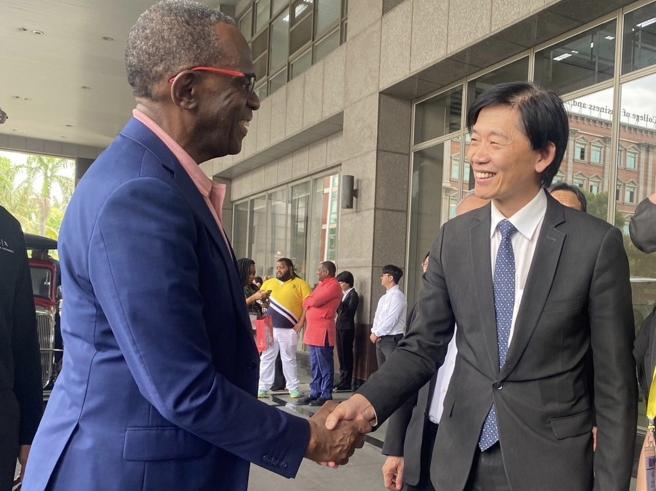 聖露西亞總理皮耶會見副市長葉澤山 (圖片來源：台南市政府提供)