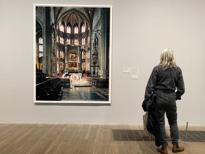 《瞬間－穿越繪畫與攝影之旅》托馬斯．施特魯斯攝影作品《威尼斯，聖方濟會榮耀聖母聖殿》1995。（圖／國巨基金會YAGEO Foundation）