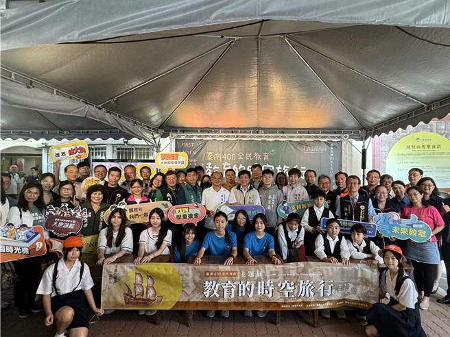 「台南400全民教育－教育的时空旅行」主题展22日下午开箱。（曹婷婷摄）