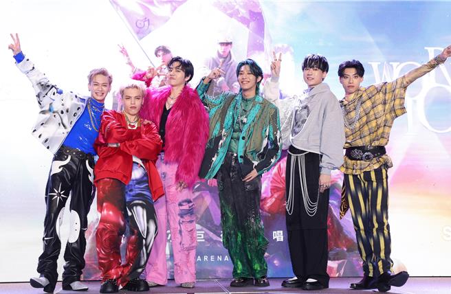 男團「Ozone」團員子翔（左起）、哲言、佳辰、煥鈞、祖安、文廷，22日舉辦演唱會記者會。（圖／陳俊吉攝）