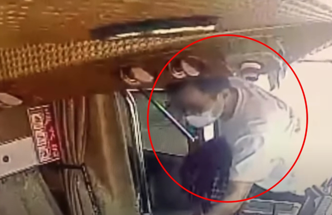 基隆殺人未遂犯搭客運逃亡，在松山區下車。（翻攝自影片）