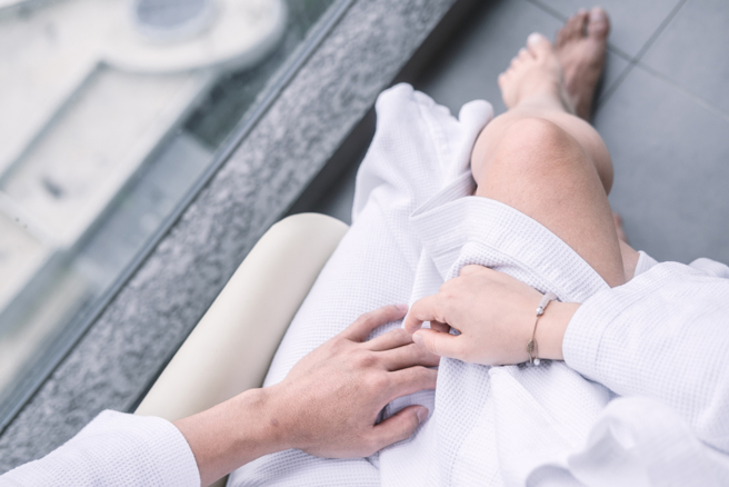 一名人妻產後發現私密處被縫合過窄，讓她跟老公無法享受魚水之歡，上網求助引發熱議。（示意圖：shutterstock／達志）