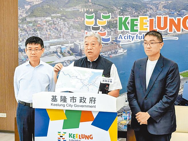 犯下殺人未遂罪嫌的簡姓男子從醫院脫逃後不知去向，基隆市警察局長翁群能（中）21日公布逃離路線，並強調警方已加強巡邏，有信心緝拿簡男到案。（張志康攝）