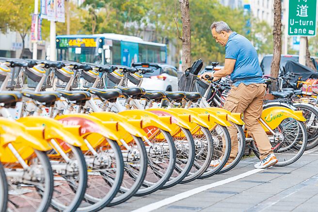 台北市交通局和YouBike營運廠商微笑單車公司依道路交通管理處罰條例檢討懲處制度，自7月1日起，會員1年內違規被記3點停權14天、7點停權1年，酒駕或毒駕則停權2年。（本報資料照片）