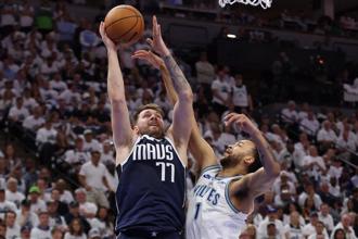 NBA》東契奇厄文聯手飆63分 獨行俠逆斬灰狼奪西冠首勝