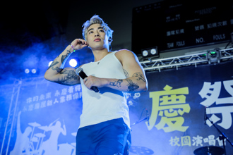 「健身系歌手」Tyson Yoshi文化大学嗨唱 幸福企业赞助挺青年追星更追薪