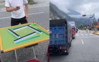 等待管制時間無聊？ 他路中央擺「麻將桌」嘻笑：缺咖啦