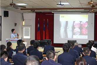 警察工作壓力好大 台中2分局邀醫師、護理教師開講顧健康