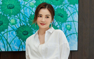 41歲蔡卓妍「雙馬尾＋吊帶褲」神還原童年造型 網驚呆真是逆生長