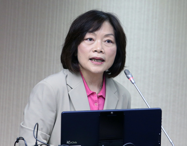 劳动部长何佩珊23日出席立法院社会福利及卫生环境委员会，并报告业务概况及备询。（范扬光摄）