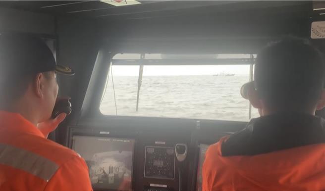 中国海警船今日上午再度以编队方式本月第7次刻意航入我金、马离岛之东引及乌坵等水域，海巡署除全程实施岸海监控外，并调度巡防艇搜证驱离。(图／海巡署提供)