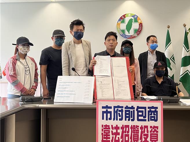 市府承包商疑涉诈骗，台中市议员蔡耀颉接获民眾陈情，23日开记者会，要求市府说清楚该公司是否承揽其他市府工程。（林欣仪摄）