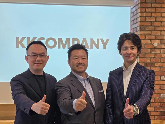 科科科技董事長王献堂（左起）、日本區營運總部總經理松橋博人、科科科技董事增田達哉今宣布，日本數位轉型商機大有斬獲。圖／邱莉玲