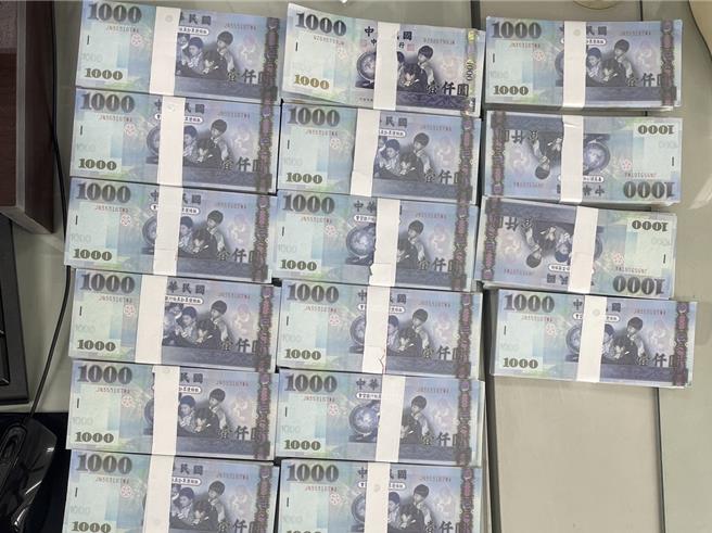 彰化县和美镇1名女子日前遭假投资诈骗300万元后，报案与警方在面交时活逮前来取款的车手。（警方提供／孙英哲彰化传真）