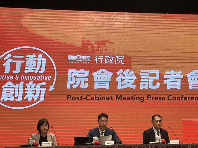 國科會今赴行政院院會進行「生成式AI對話引擎TAIDE成果」報告，國科會指出，台灣開發的對話引擎TAIDE模型表現相當於ChatGPT3.5，主要是負責資料搜集，讓企業界幫助各部門開發AI應用。（蔡雯如攝）