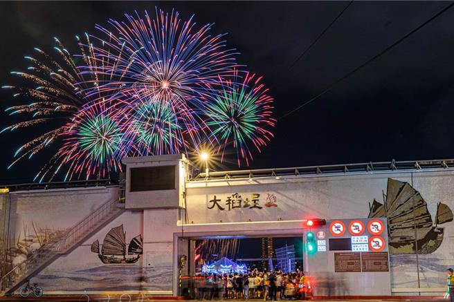 大稻埕碼頭貨櫃市集已成為台北市重點觀光區，但是街頭藝人卻無法在裡面展演，文化局表示，正與水利處盤點可行性，6月初將辦理現場會勘，如協調順利預計7月可開放申請。（中時資料照片／劉瑋晴台北傳真）