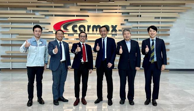 车美仕总经理刘传宏（左三）接待重要海外合作伙伴参访。图／业者提供