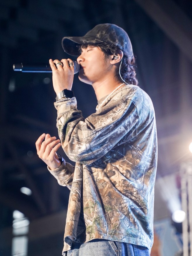 李浩玮演唱《Crush On》等曲目带动全场大合唱。图/文化大学提供