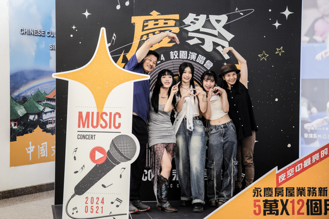 甫成军出道的女团「T.O.Y」中也有文化毕业校友，在《庆祭》带来甜美活力演出。图/文化大学提供