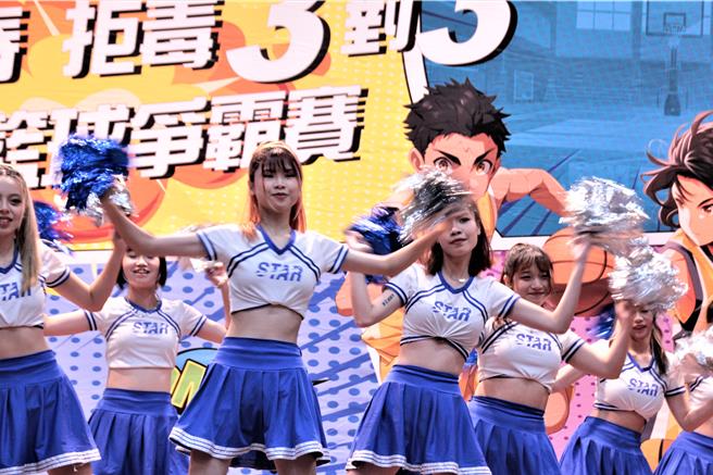 樹人家商啦啦隊開場表演，展現青春活力。（教育局提供）