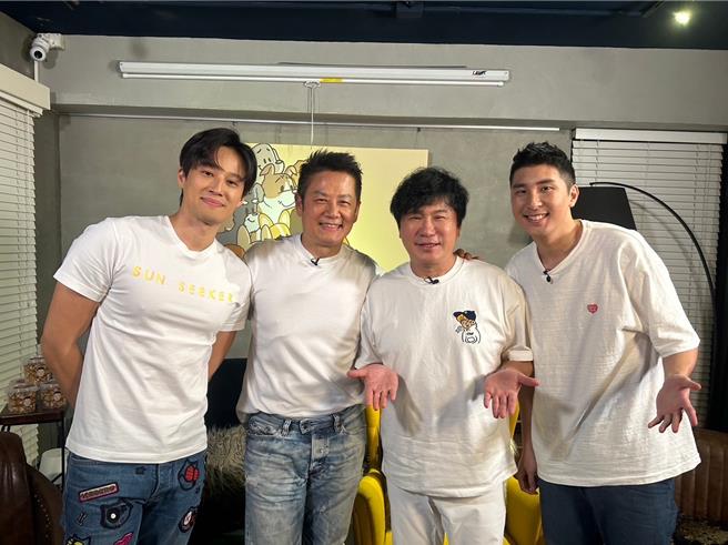 徐新洋（左起）、徐乃麟、胡瓜以及胡释安。（图／《下面一位提供》）