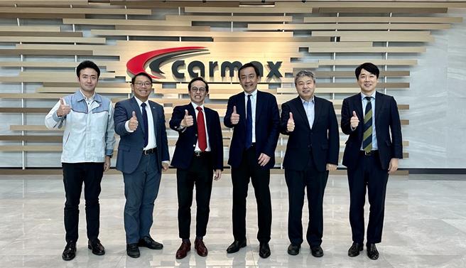 重要海外合作夥伴參訪車美仕業務，日本豐田竹村章敏副本部長(右3)、車美仕劉傳宏總經理(左3)。（和泰汽車提供）