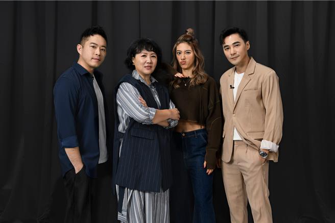 Junior（左起）、瑞瑪席丹、是元介一起接受王琄（左二）訪問，分享演員的心路歷程。（圖／鏡電視提供）