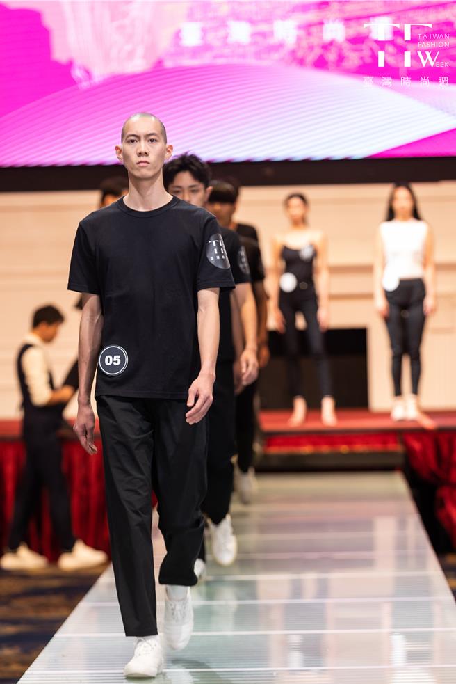 台灣時尚創意產業聯盟策畫「2024台灣時尚周」延期至8月2日，於台中臻愛花園飯店登場；執行總監李卓燊表示，先前模特的評選工作接近尾聲，面試結果將於近期公布，組委會將免費為入選模特提供全面的專業訓練，培養具有國際水準的模特人才。（台灣時尚創意產業聯盟提供／潘虹恩台中傳真）