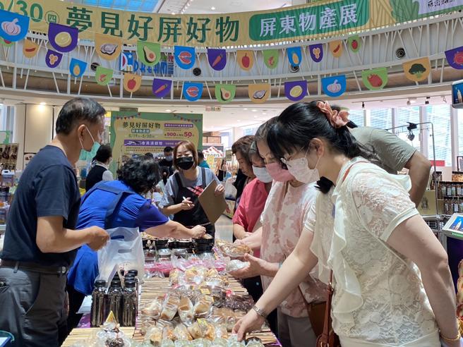 梦时代举办「梦见好屏好物」屏东物产展,吸引购买人潮。（图片来源：梦时代提供）