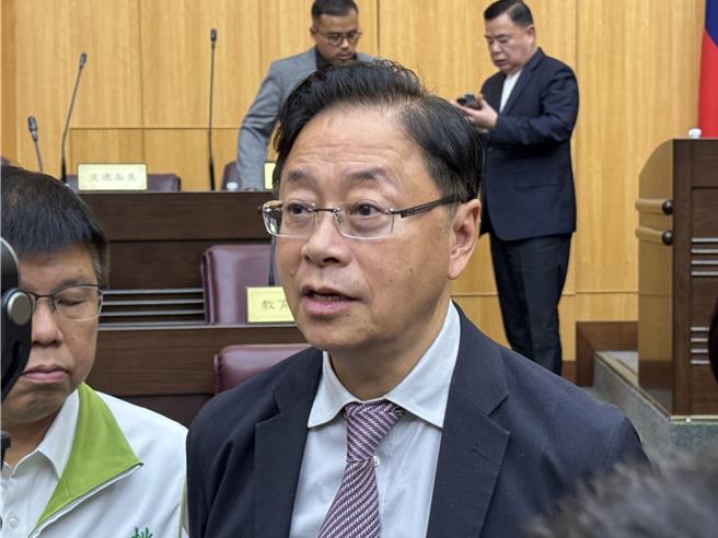 桃园市长张善政3度正名国民党推动的是国会改革法案，绝非扩权法案，斥过去8年立法院已变立法局，官员不尊重立委甚至反质询，曾任阁揆的他非常不乐见。（蔡依珍摄）