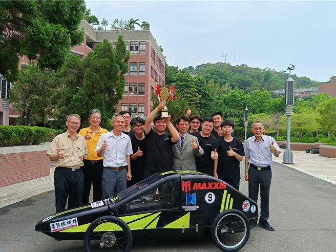 大葉大學「Rimitto Sho」車隊，以主賽道16圈、加分賽道16圈的成績勇奪動態競賽第一名，校方認為此次能奪冠歸因於賽車設計加強避震、厎盤及傳動系統等3機械結構設計。（葉靜美攝）