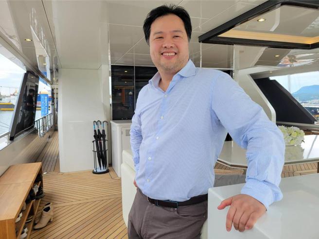 东哥游艇董事长阙庆承23日表示，东哥游艇拟定的营运策略，包括游艇生产销售、游艇码头经营、以及游艇维修经营的三支脚，提升营收。图／顏瑞田