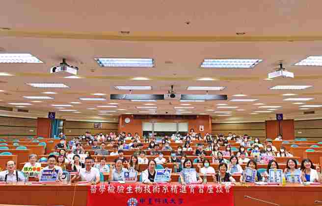 中臺科大精進實習座談會大合照。(照片/中臺科技大學提供)