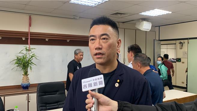 近日立法院蓝白两党推行国会改革相关法案， 21日开议时爆发推挤，国民党立委林沛祥因守住门口遭多位绿委衝撞挂彩。林沛祥23日回应，会坚持推行国会改革，不要让立法院像过去一样变成「立法局」。（徐佑升摄）