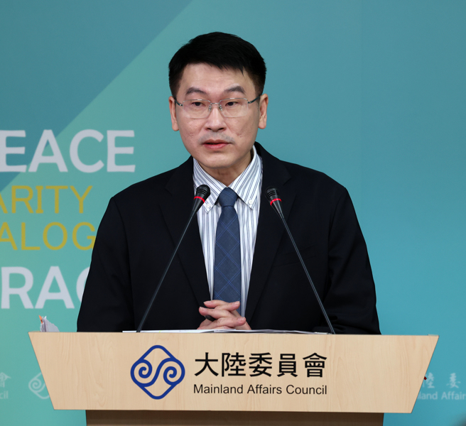 大陆委员会23日举行例行记者会，针对中共23日宣布在台海及金马周边展开联合演训，陆委会副主委梁文杰（图）发表陆委会声明，表达强烈抗议与不满，要求中共应停止不理性的军事挑衅作为。（刘宗龙摄）