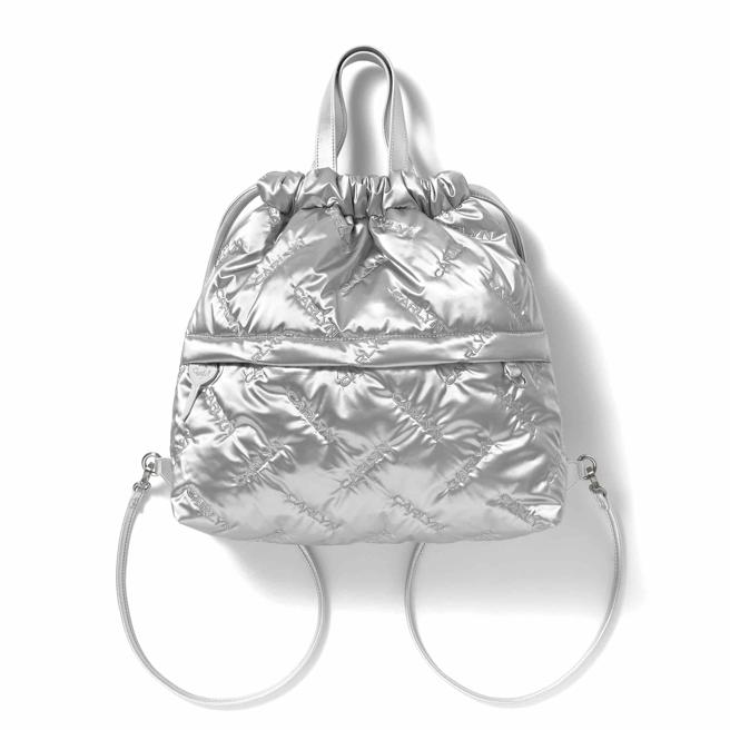 Carlyn Twee束口後背包，4380元。（Carlyn提供）