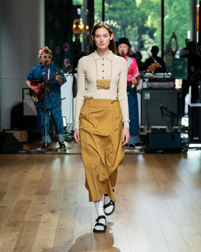 Marimekko2024 春夏系列將女性柔美極簡輪廓結合現代摩登實穿主義打造日常服飾。（Marimekko提供／林欣儀台北傳真）