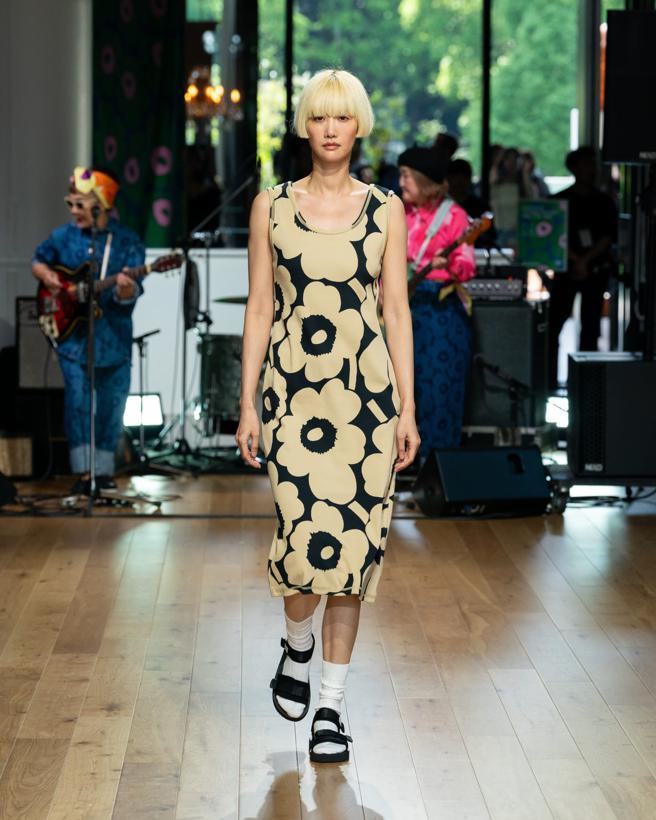 Marimekko2024 春夏系列以紫紅色、棱鏡粉、橙子橘、葉綠素綠和藍紋石藍等顏色為主。（Marimekko提供／林欣儀台北傳真）
