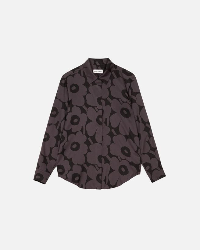 Marimekko Unikko 灰黑色印花絲質襯衫，1萬5900元。（Marimekko提供／林欣儀台北傳真）