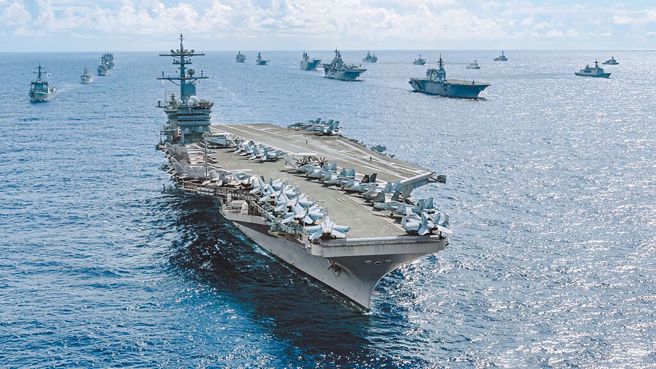 日本在南海、台海行動頻繁，目的是通過在發揮日本在美國聯盟體系中，換取成為美菲「肩並肩軍演」成員的資格，實現日本對軍事安全政策的突破。圖為環太軍演資料照片。（圖／美國海軍）