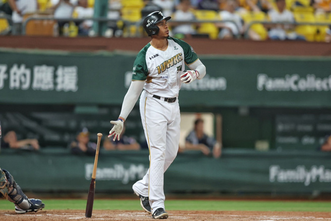 台鋼雄鷹洋炮魔鷹23日面對中信兄弟繳出單場3安，包含1發3分炮，個人貢獻5打點。（台鋼雄鷹提供）